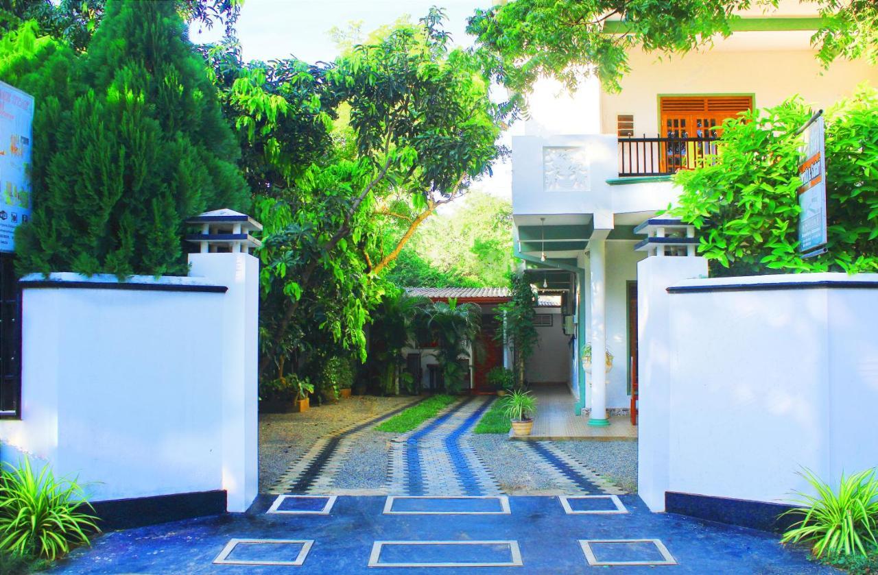 Castle Resort Yala Тисамахарама Екстериор снимка