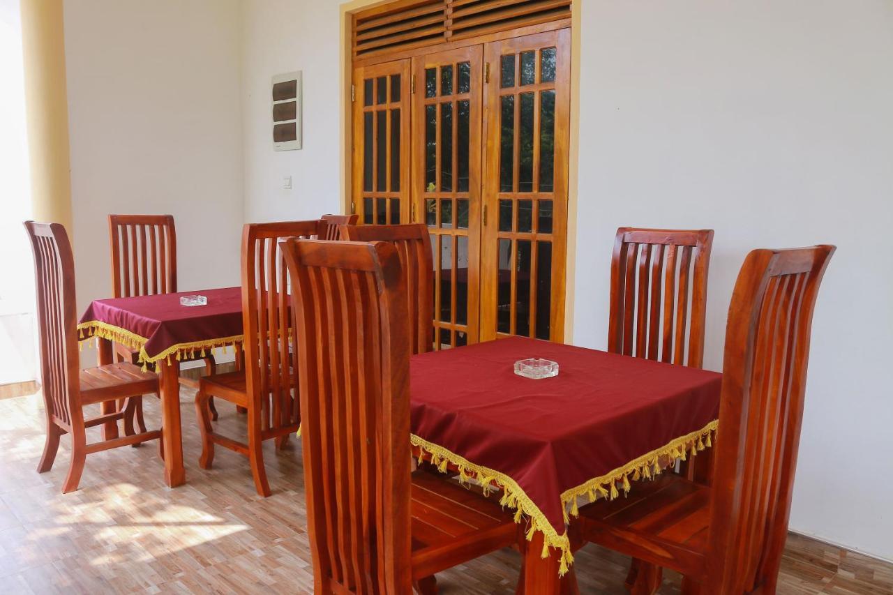 Castle Resort Yala Тисамахарама Екстериор снимка