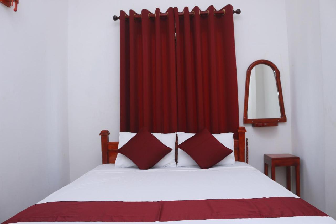 Castle Resort Yala Тисамахарама Екстериор снимка