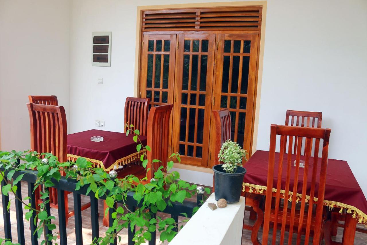 Castle Resort Yala Тисамахарама Екстериор снимка