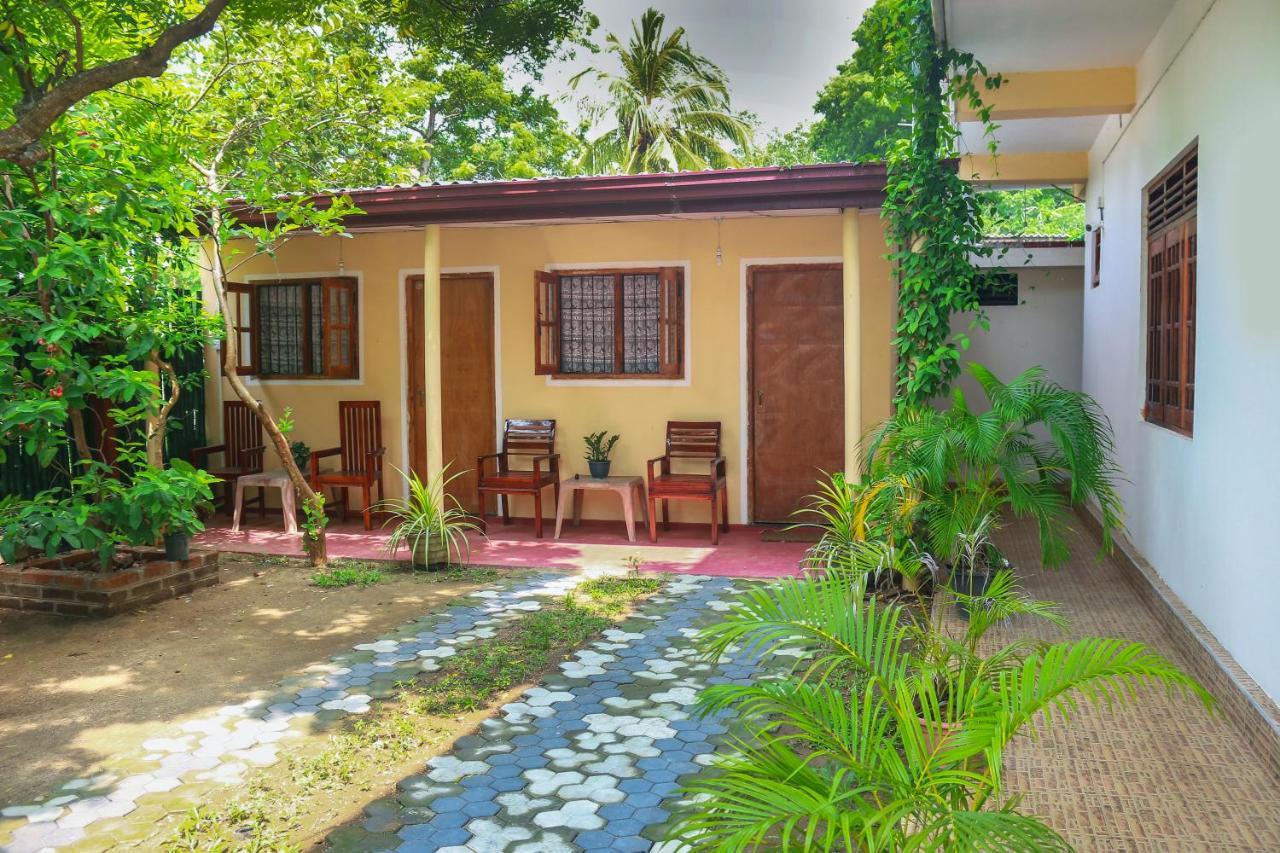 Castle Resort Yala Тисамахарама Екстериор снимка